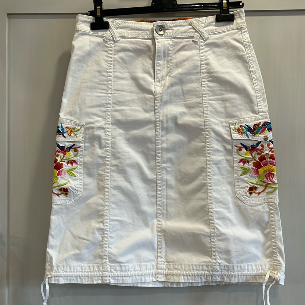 EUC People for Peace white skirt with brightly embroidered pockets - side & back